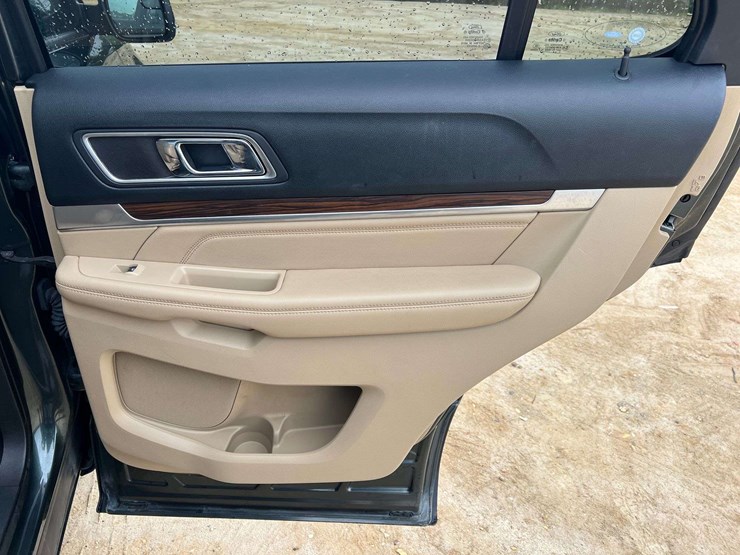 2016-ford-explorer-limited-image-17