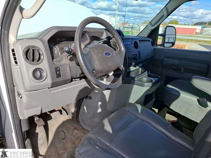 2013-ford-cargo-image-10