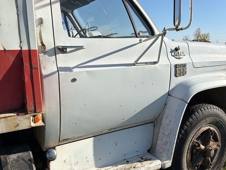 1973-tag-tandem-366-5+2,-motor-has-very-low-miles,-good-power,-roll-tarp,-truck-runs-and-operates-good-image-38