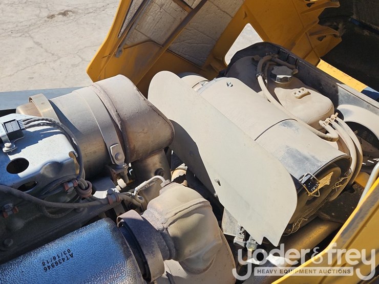 2018-deere-410l-image-6