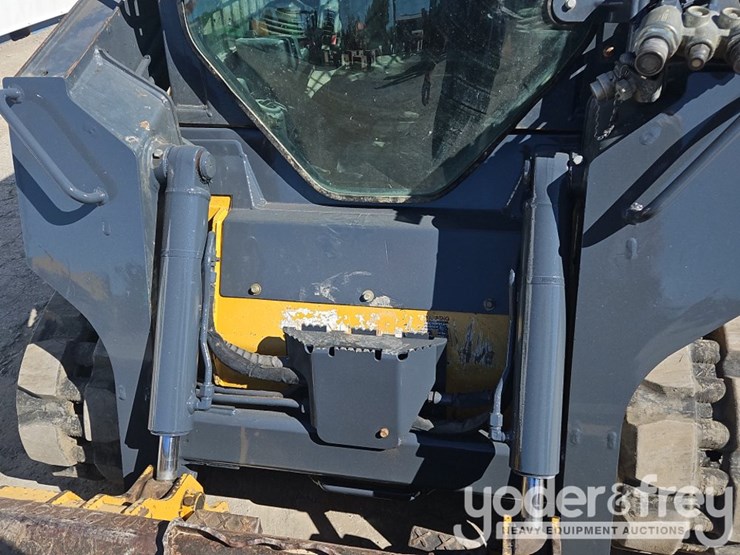 2019-deere-317g-image-32