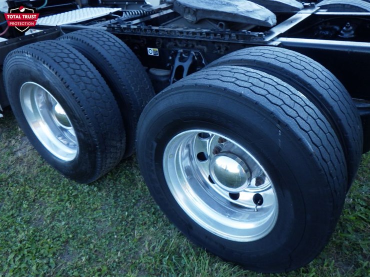 2022-kenworth-t680-image-12