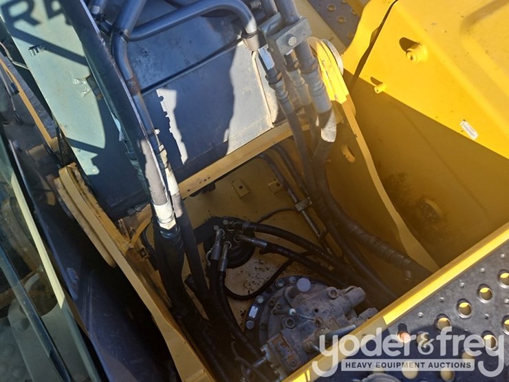 2011-deere-200d-image-28
