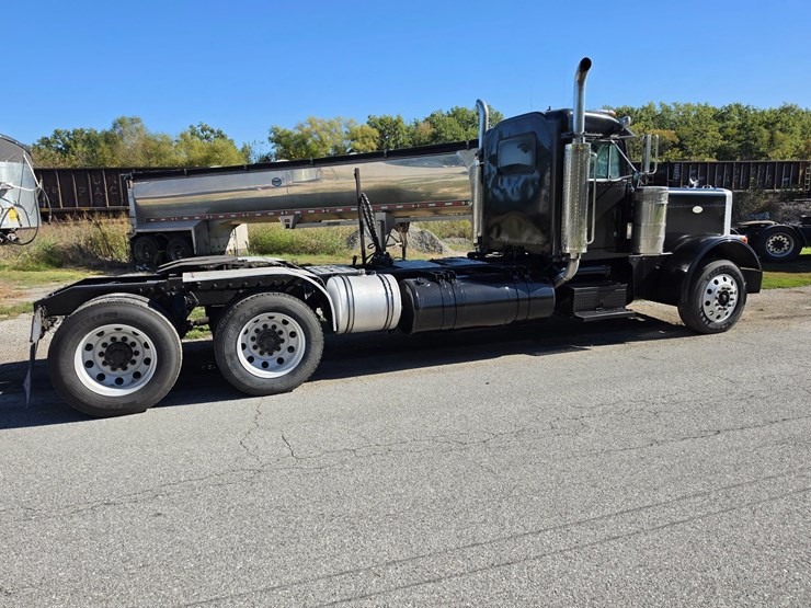 1999-peterbilt-379-image-16