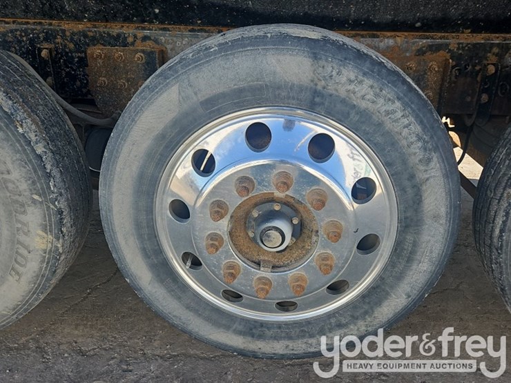 2019-freightliner-122sd-image-19