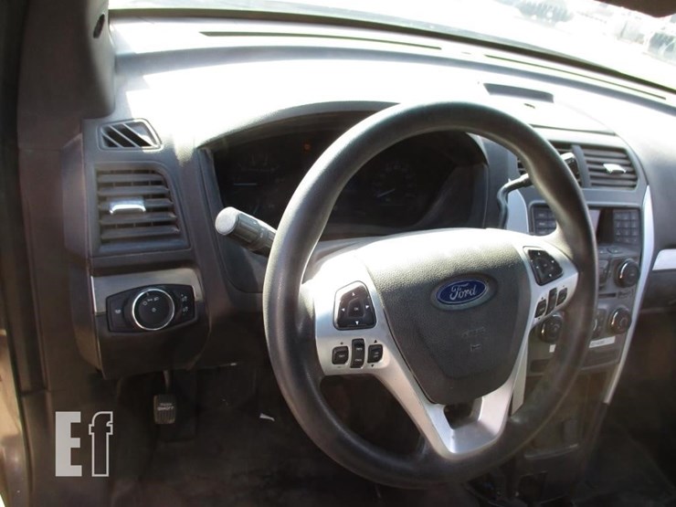 2015-ford-explorer-image-11
