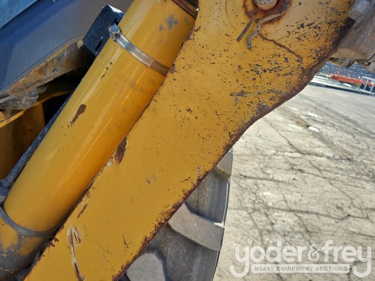 2018-deere-410l-image-34