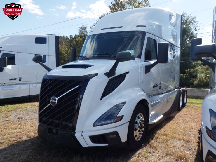 2025-volvo-vnl860-image-1