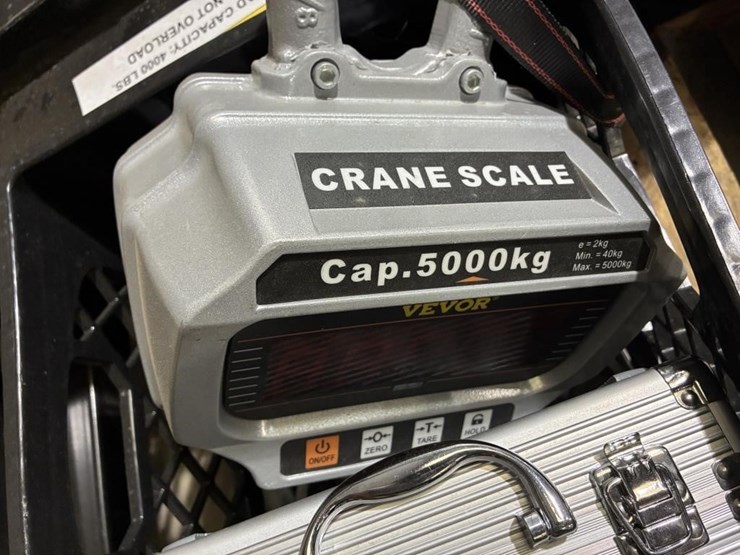 strongway-4,000lbs-gantry-crane-w/scale-image-7