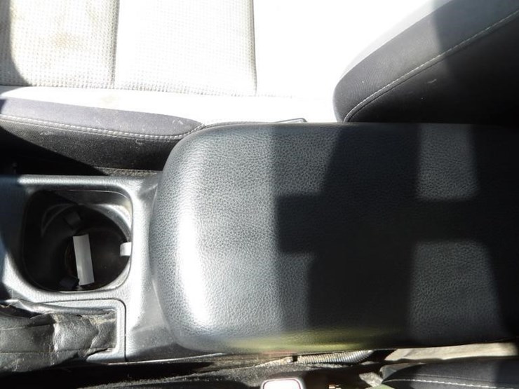 2016-toyota-rav4-xle-image-23