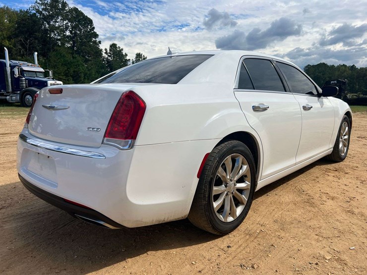 2020-chrysler-300-awd-3.6l-v6-sedan-(166,122-miles)-image-3