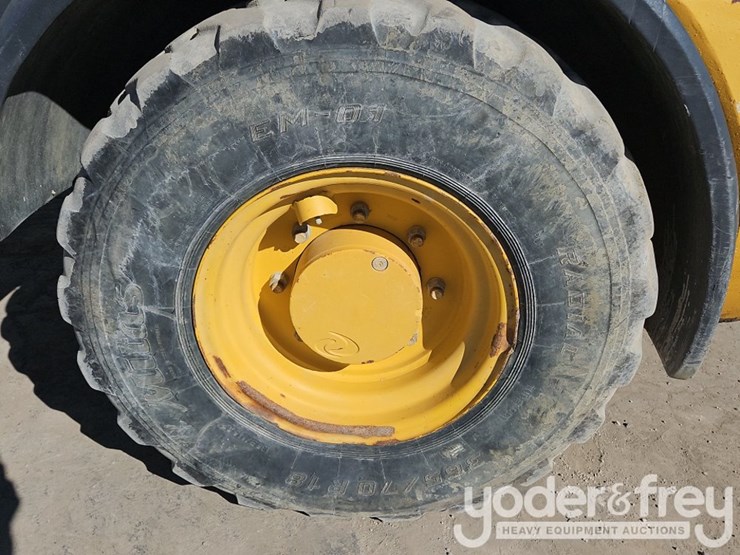 2019-deere-204l-image-11