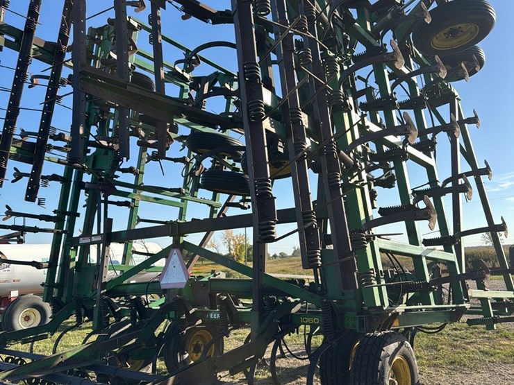 john-deere-1060-image-12