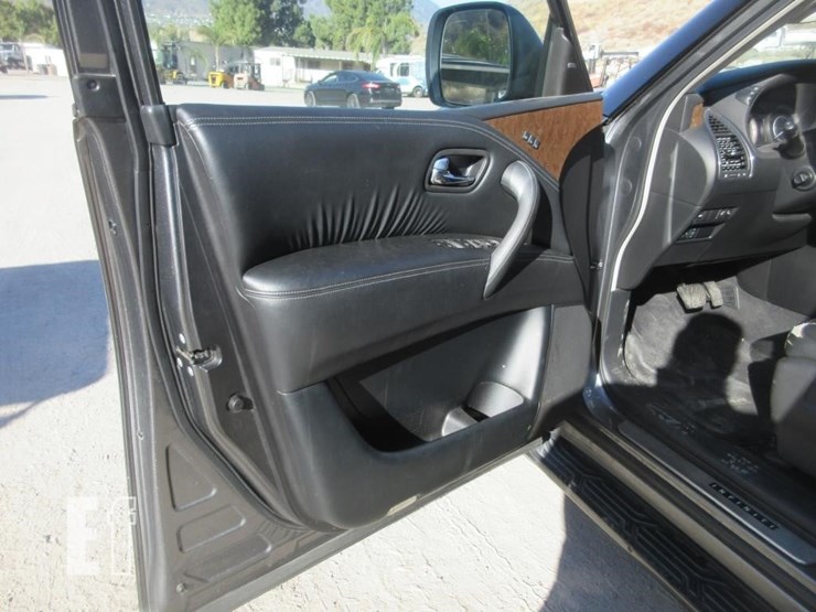 2015-infiniti-qx80-image-10