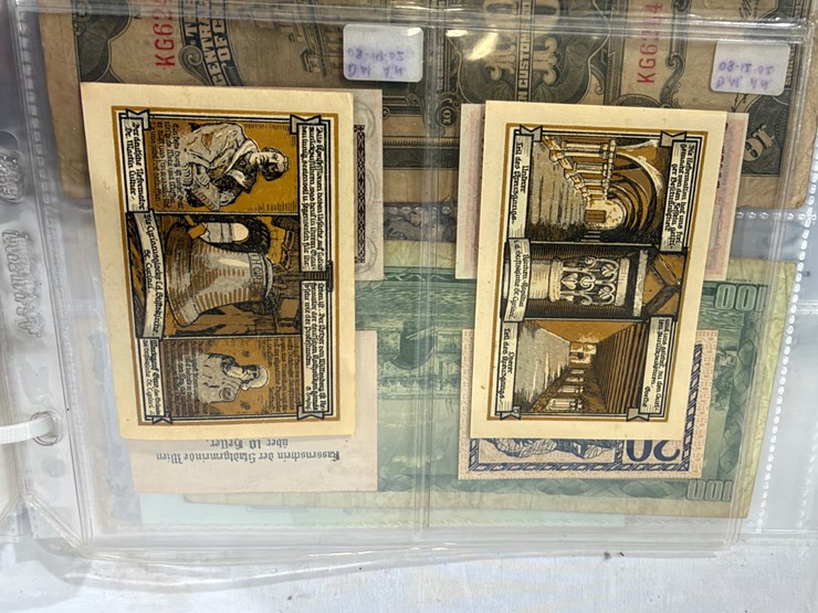 #40307-•-foreign-currency-bank-notes-image-35