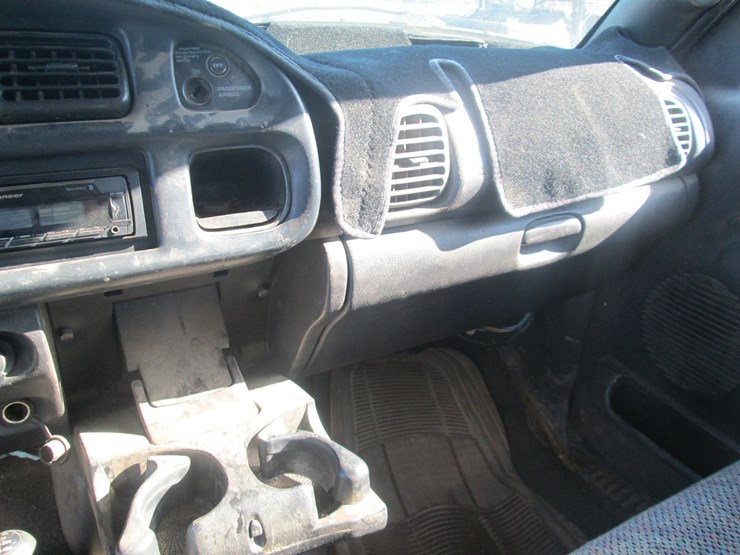 2001-dodge-3500-image-30