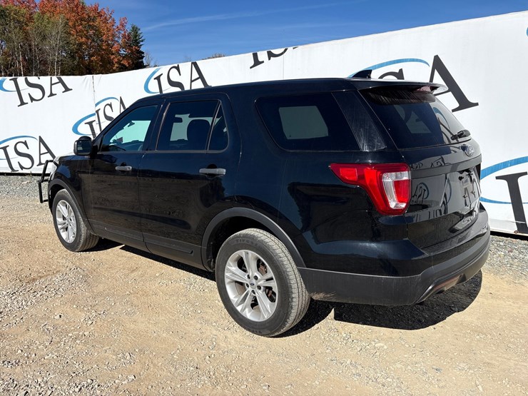 2017-ford-explorer-image-3