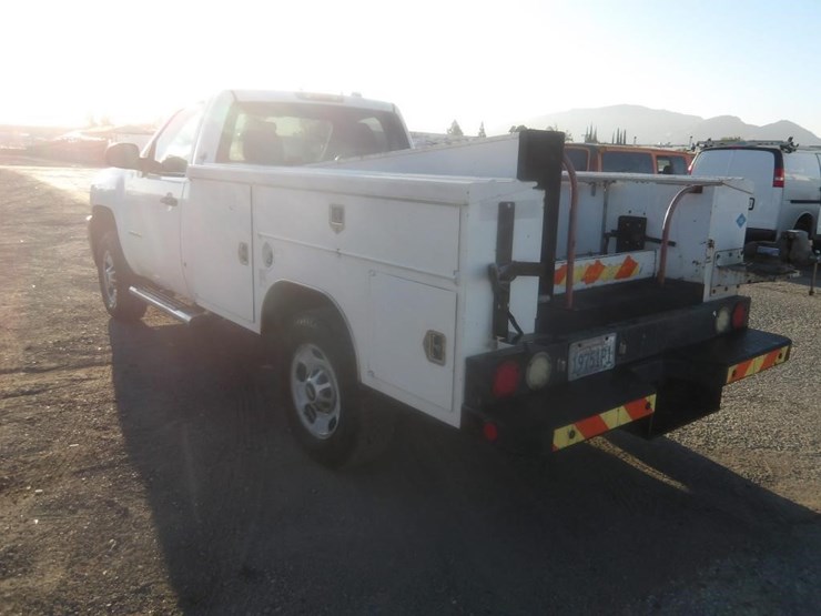 2013-chevrolet-2500-image-4