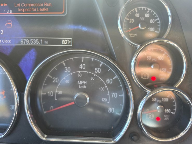 2014-peterbilt-579-image-54