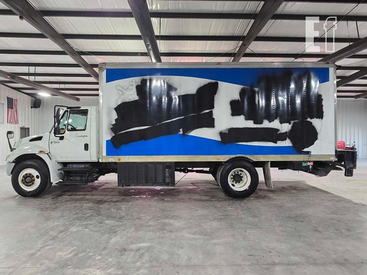 2011-international-durastar-4300-image-5