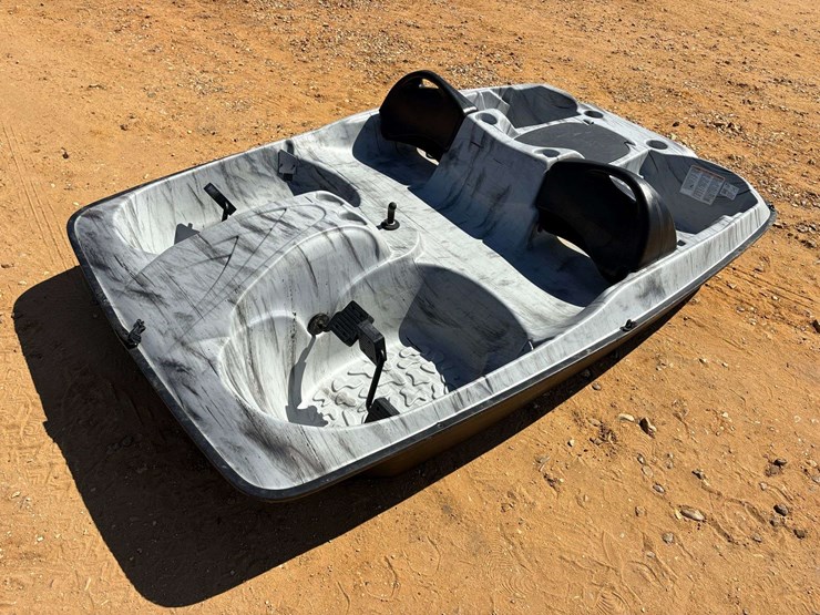 5'x8'-paddleboat-image-2
