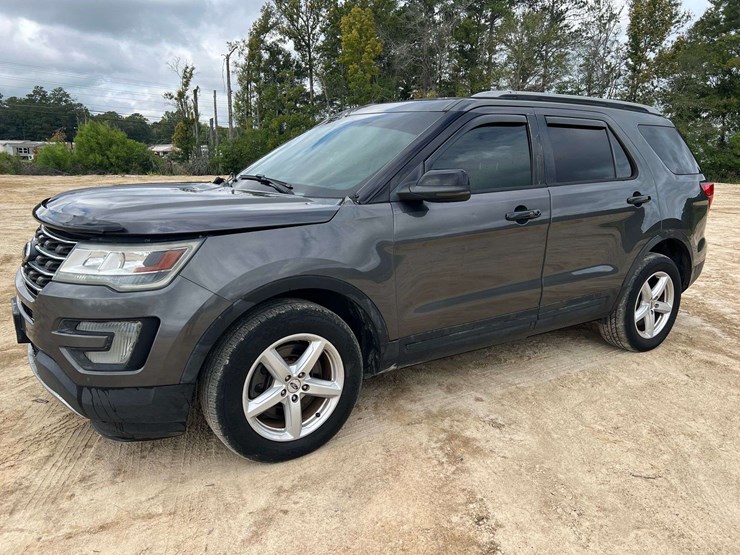 2016-ford-explorer-image-1