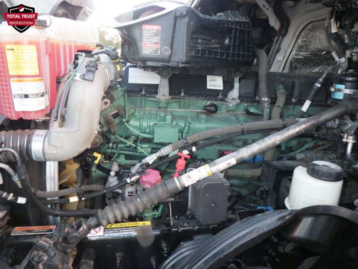 2025-volvo-vnl860-image-19