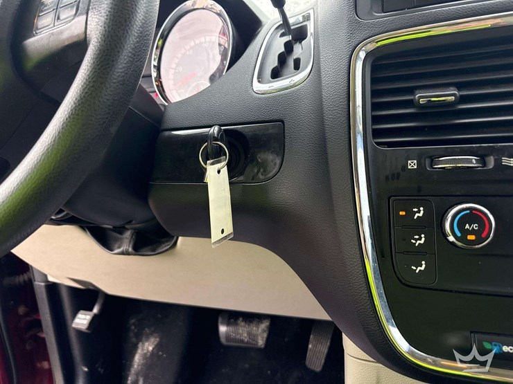 2014-dodge-grand-caravan-image-16