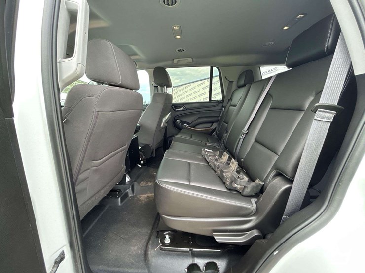 2016-chevrolet-tahoe-image-21