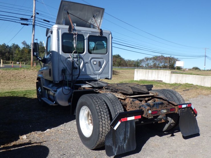 2018-freightliner-cascadia-125-image-7