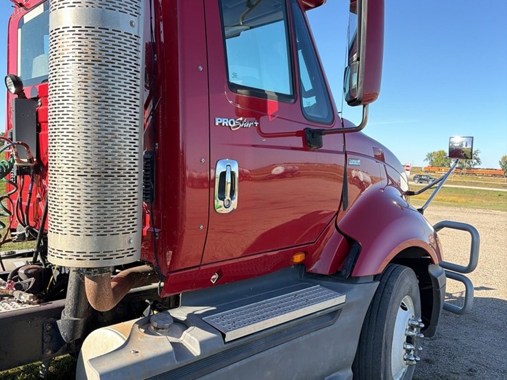 2012-international-prostar-image-24