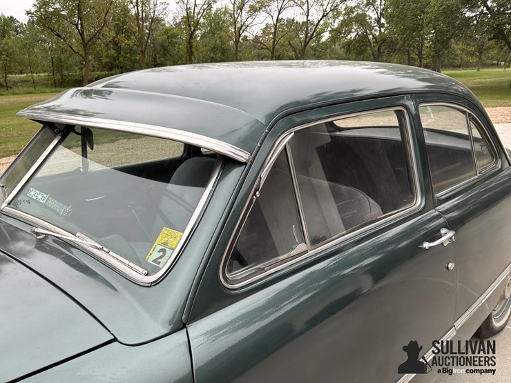 1951-ford-custom-tudor-2-door-sedan-image-14