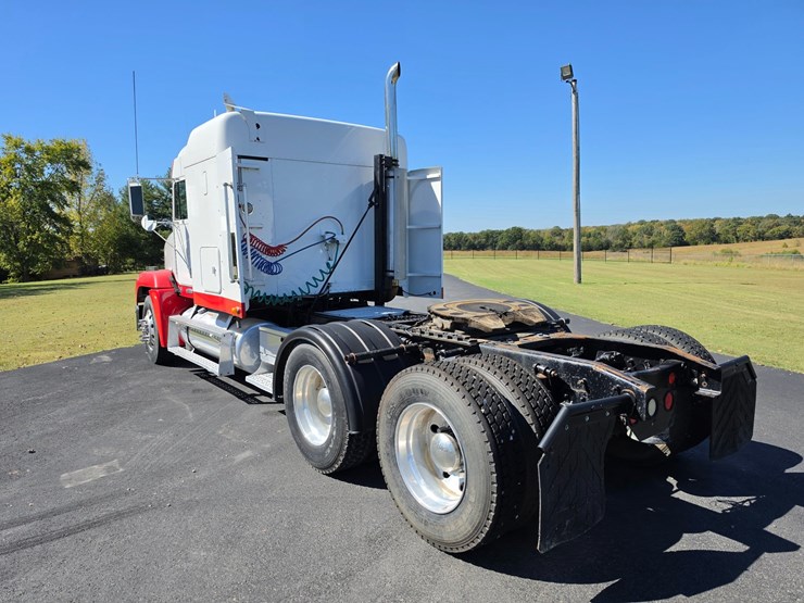 2001-freightliner-fld120-image-7