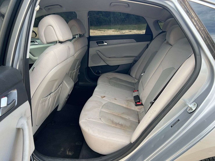 2017-hyundai-sonata-4-door-sedan-(165,391-miles)-image-15