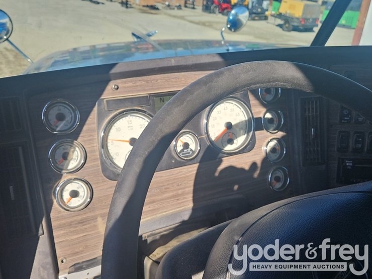 2019-freightliner-122sd-image-23