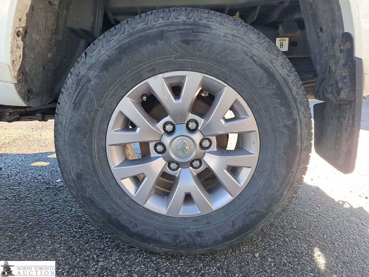 2016-toyota-tacoma-image-17
