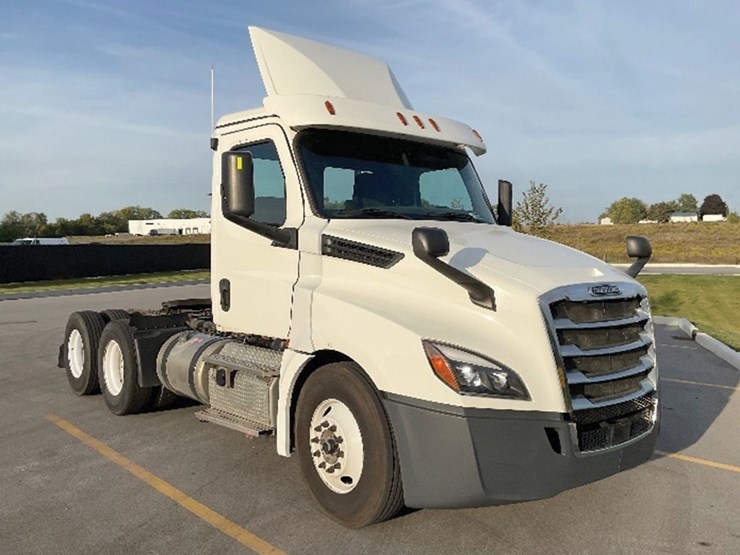 2019-freightliner-cascadia-126-image-1