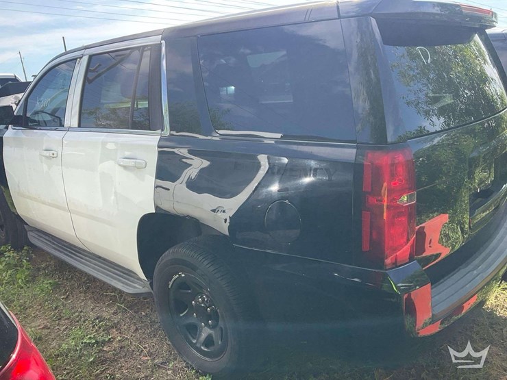 2015-chevrolet-tahoe-image-2