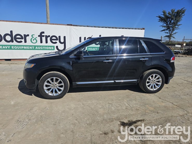 2011-lincoln-mkx-image-2