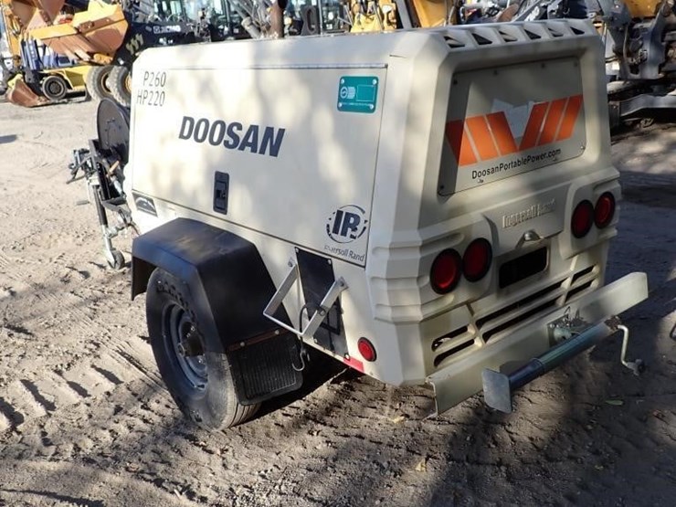 2012-doosan-p260-towable-air-compressor-image-4