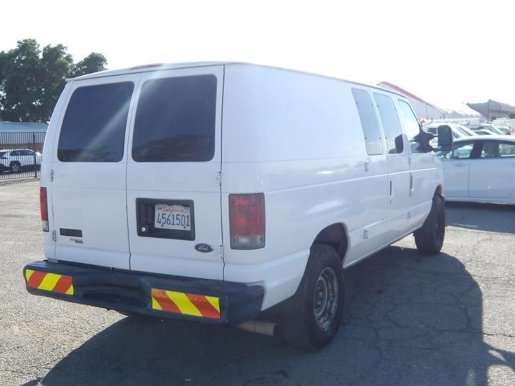 2011-ford-e350-image-3
