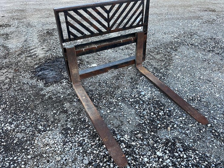 48”-skid-steer-pallet-forks-image-1