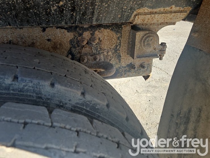 2019-freightliner-122sd-image-36