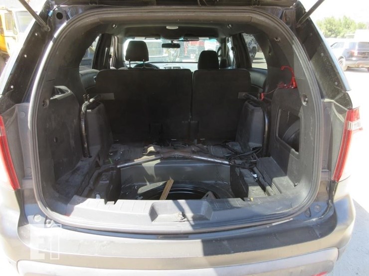 2015-ford-explorer-image-17