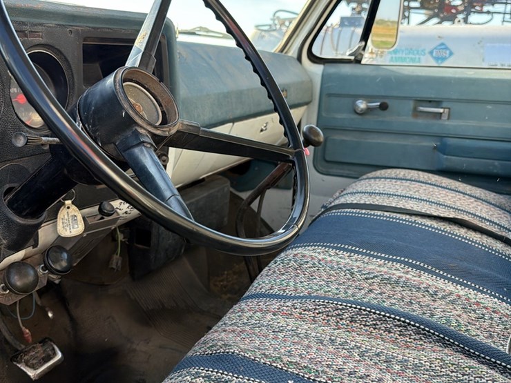 1973-tag-tandem-366-5+2,-motor-has-very-low-miles,-good-power,-roll-tarp,-truck-runs-and-operates-good-image-18