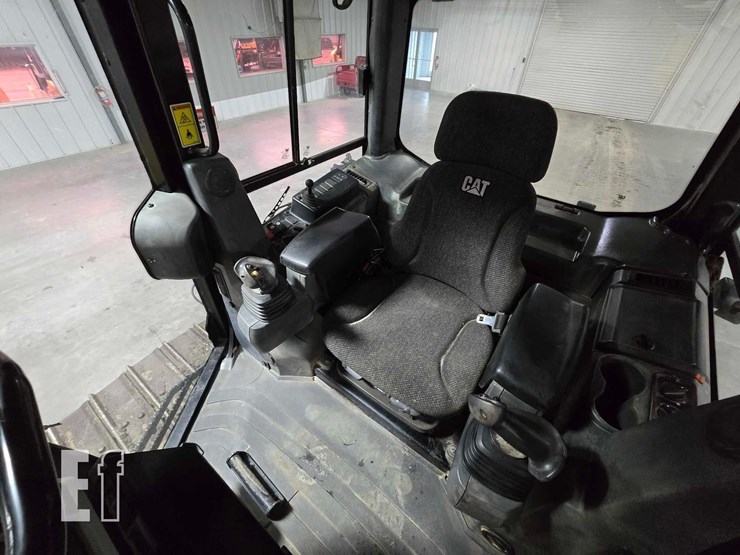 2021-caterpillar-d4-lgp-image-14