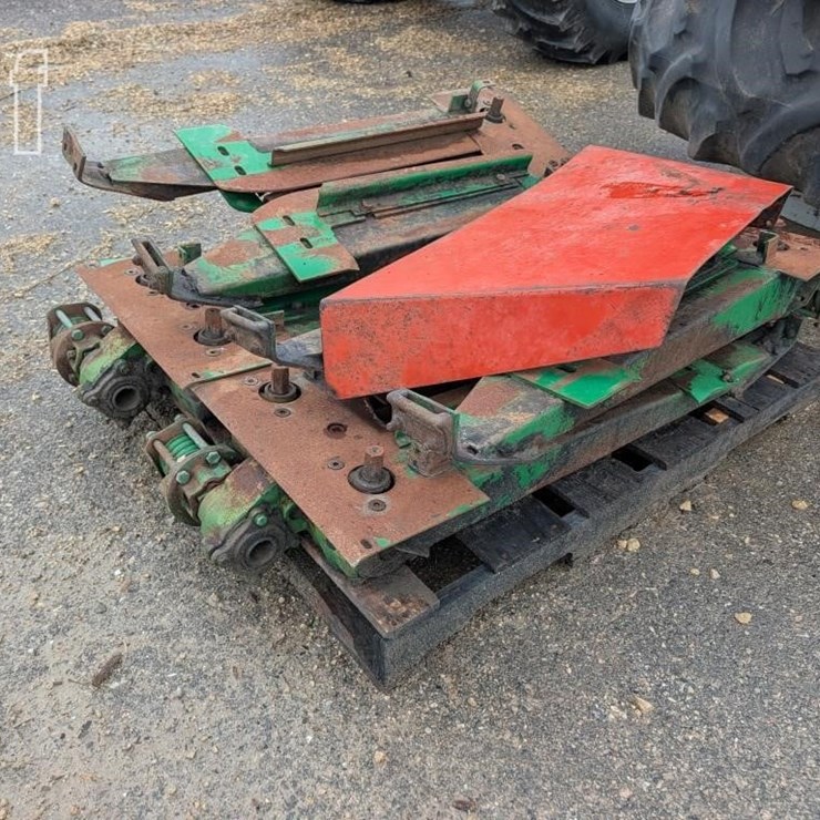 JOHN DEERE ROW UNITS