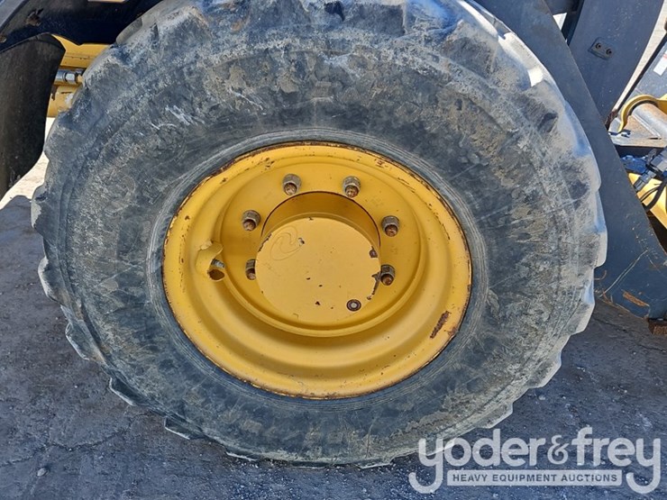 2019-deere-204l-image-9