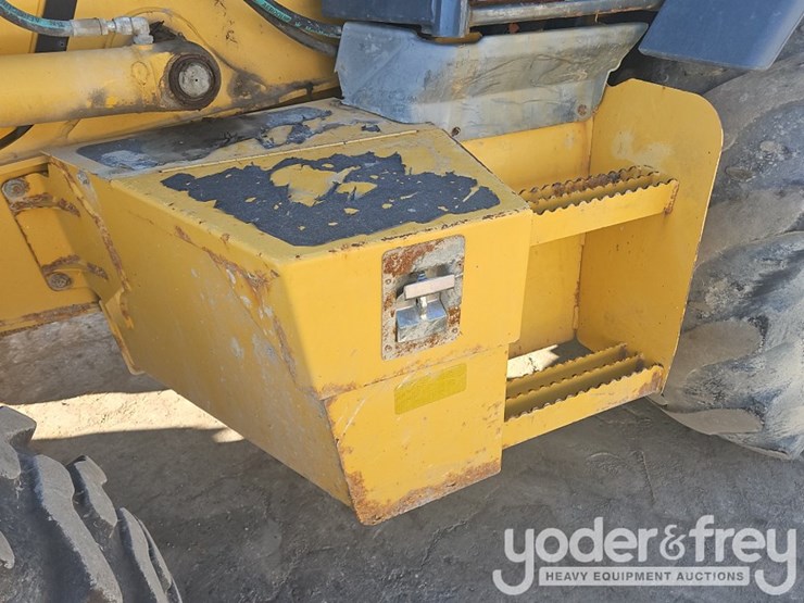 2018-deere-410l-image-19