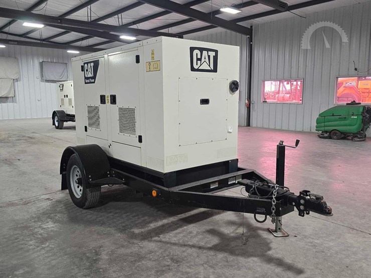 2015-caterpillar-xq30-8-image-4